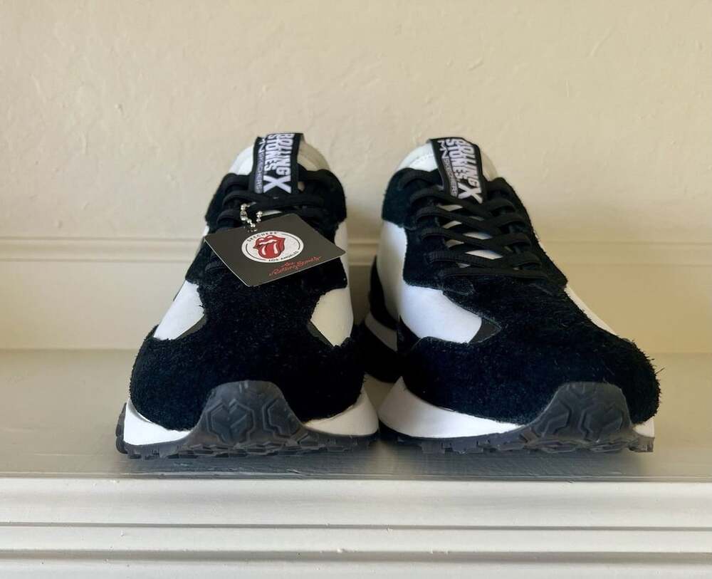 SKECHERS x The Rolling Stones Men’s Low Top Lace-Up Sneakers Black/White/Gray